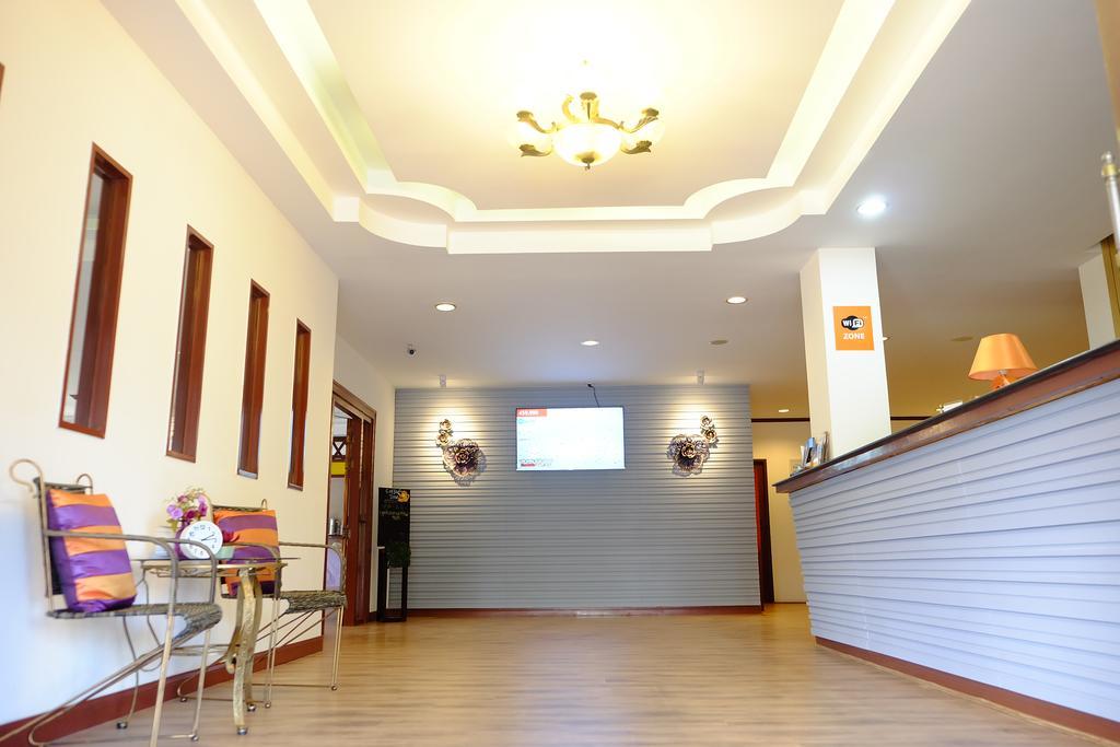 Studio Khon Kaen By Icheck Inn Buitenkant foto
