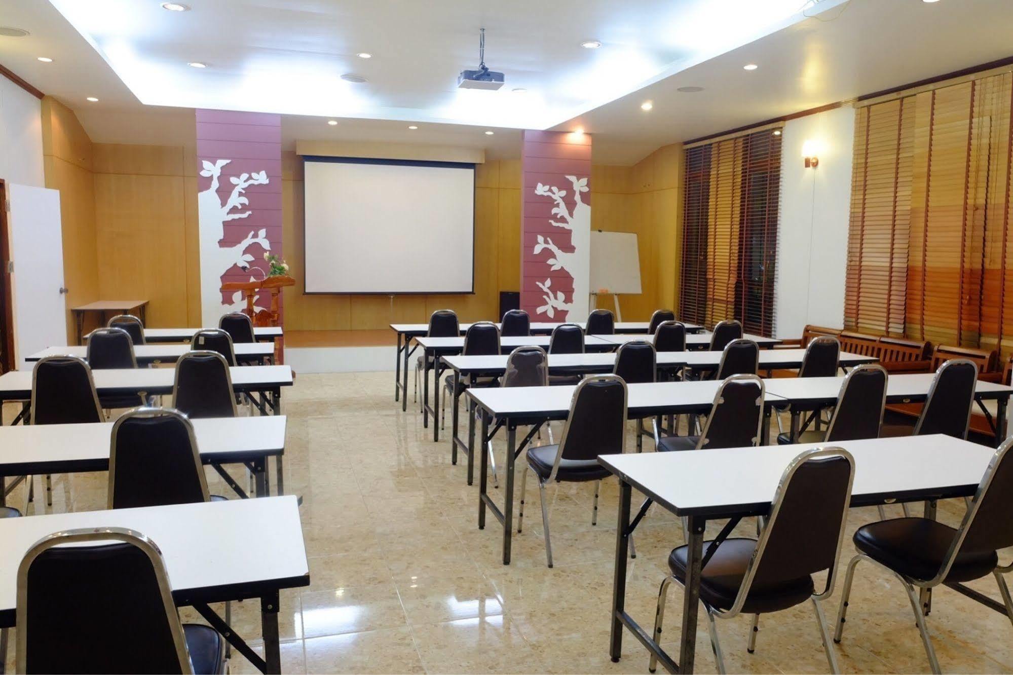 Studio Khon Kaen By Icheck Inn Buitenkant foto